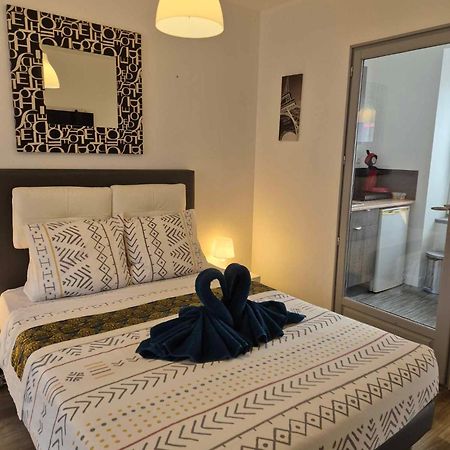 17, Face A La Gare Apartment Lannion Exterior photo