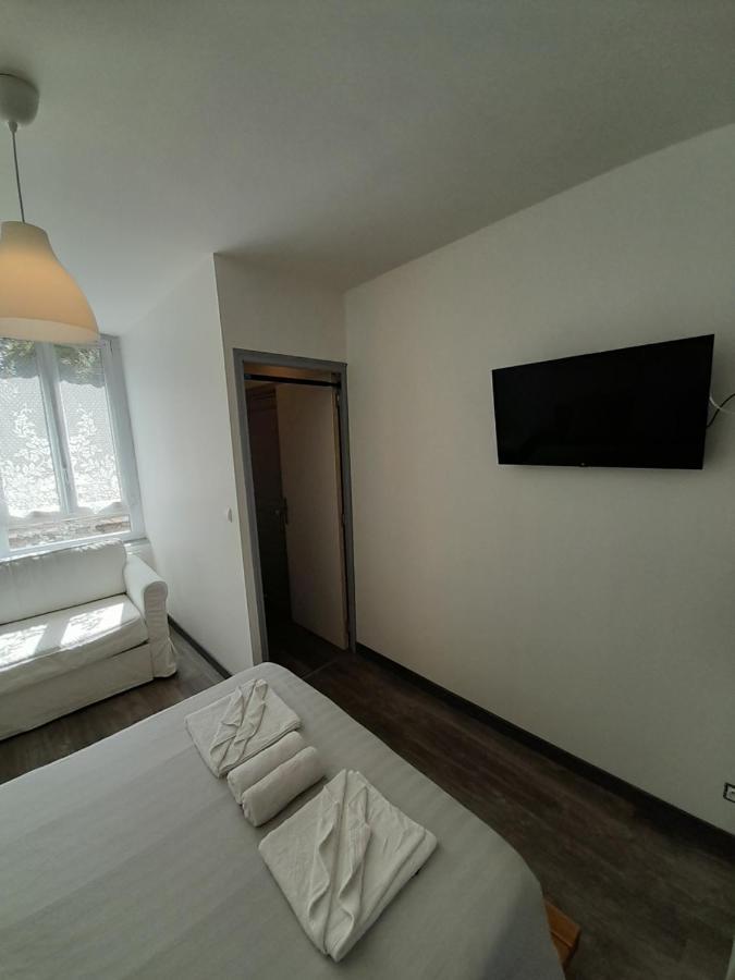 17, Face A La Gare Apartment Lannion Exterior photo