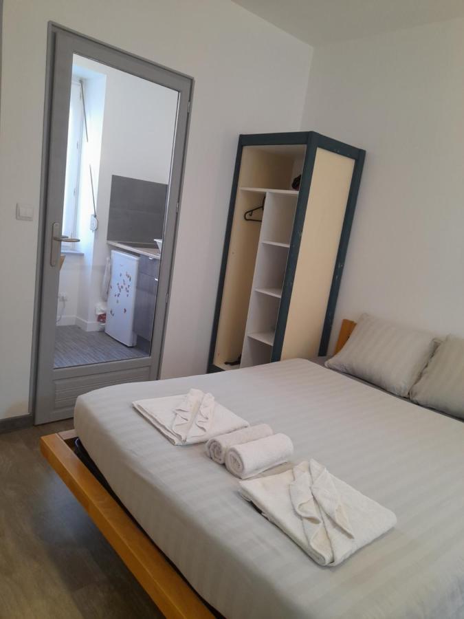 17, Face A La Gare Apartment Lannion Exterior photo